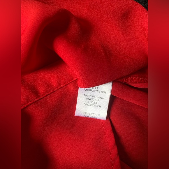 Charlotte Russe Women’s Red Blouse 3/4 Sleeve Open Back Gold Chain Sz S PreOwned - Picture 9 of 13